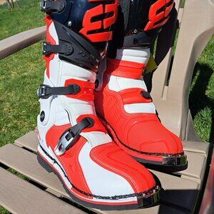 Motorcycle Boots NWT Size 44 Mens